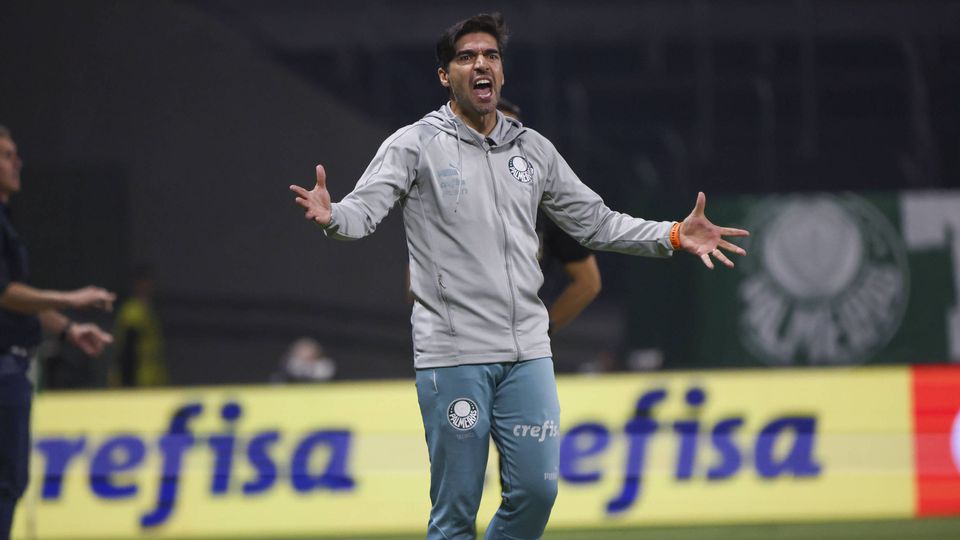 VÍDEO: Abel Ferreira expulso após gesto obsceno