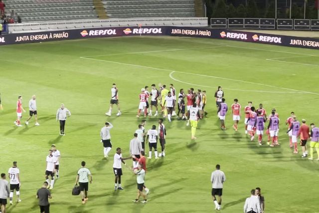 O fim de jogo entre o Benfica e o Farense