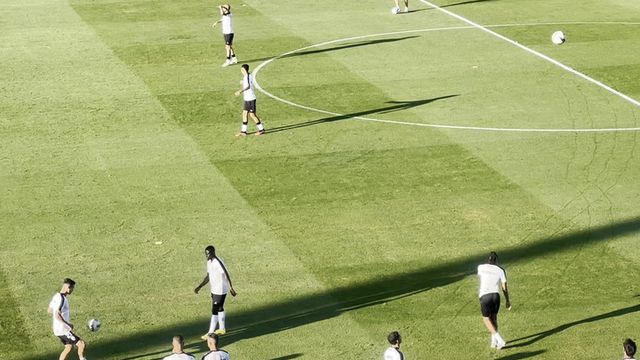 Farense aquece antes do jogo com o Benfica