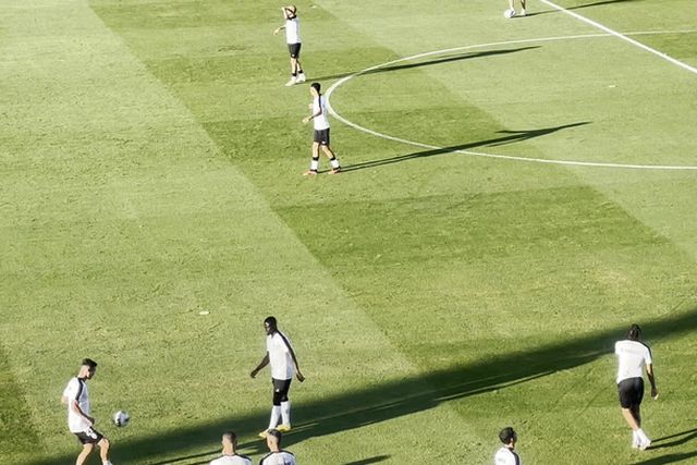 Farense aquece antes do jogo com o Benfica