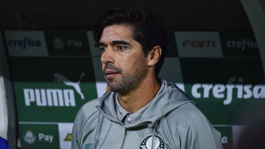 Adeptos invadem CT do Palmeiras antes de ciclo infernal