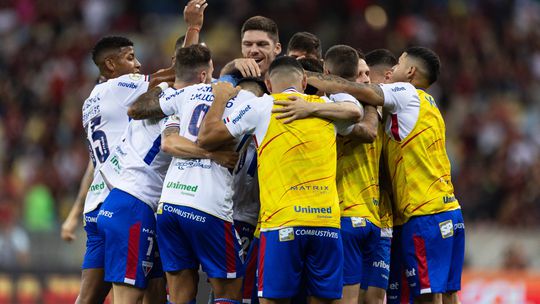 Flamengo perde no Maracanã e deixa Palmeiras fugir na frente