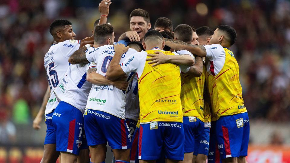 Flamengo perde no Maracanã e deixa Palmeiras fugir na frente