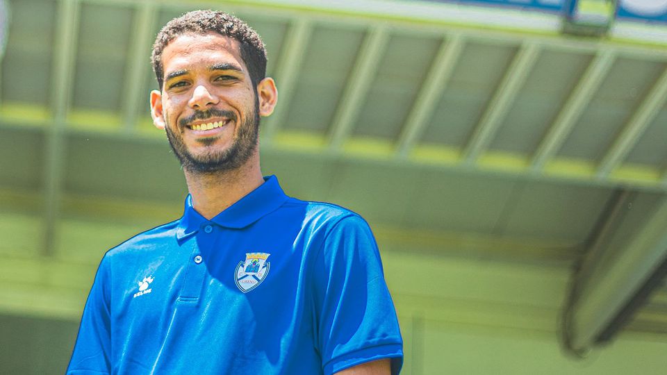 Bruno Silva renova com o Feirense