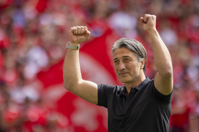 OFICIAL: Murat Yakin continua ao leme da seleção da Suíça