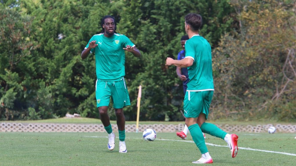 Tray Fuller, após assistência de Rodrigo Cascavel, fechou as contas do particular entre beirões e arouquenses (Foto: Tondela)