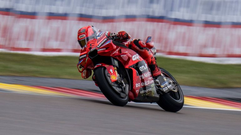 Marc Márquez vence 'sprint' com ultrapassagem na última volta, Miguel Oliveira em 11.º