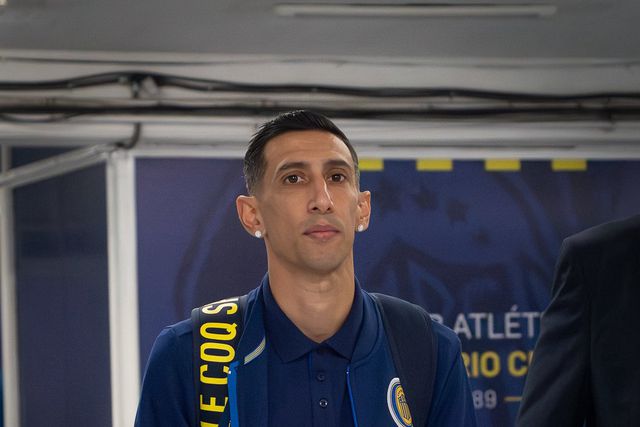 Di María é titular pelo Rosario Central e chora ao subir ao relvado
