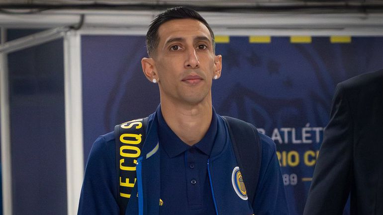 Di María é titular pelo Rosario Central e chora ao subir ao relvado