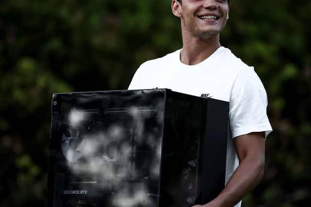 Malas, TV e consola: Quaresma destaca-se na chegada do Sporting ao Algarve