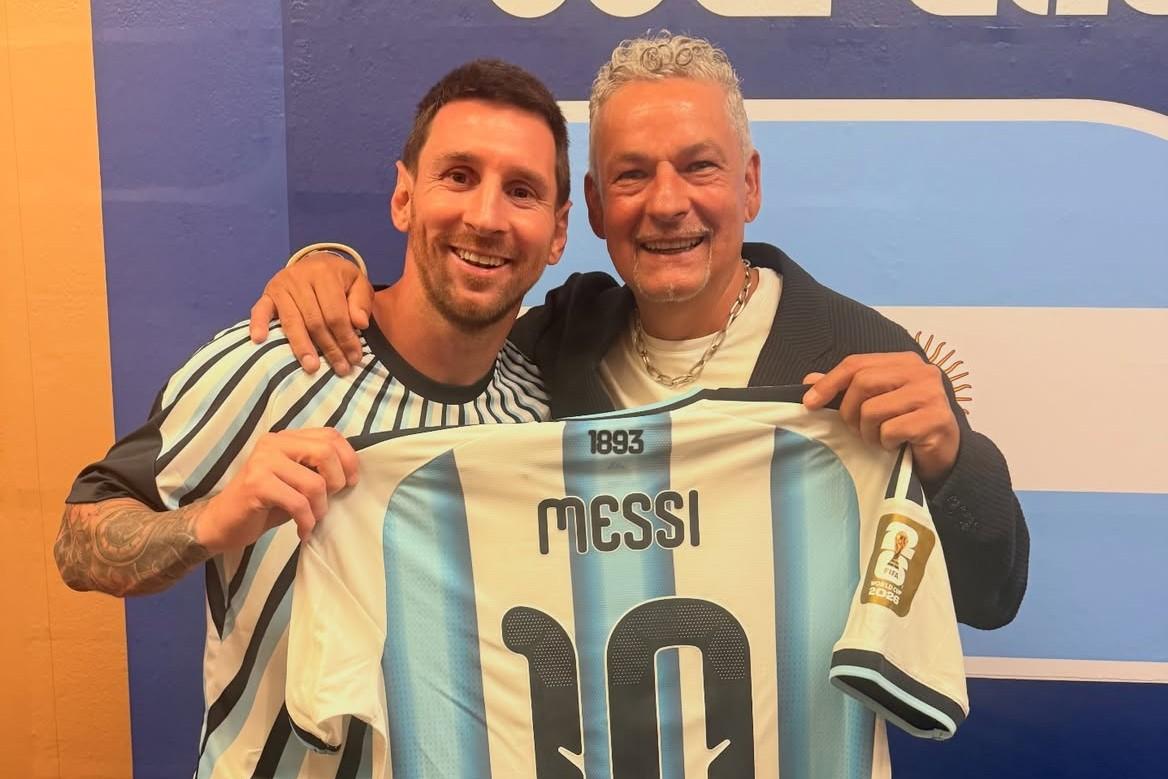 Baggio partilhou fotografia com Messi nas redes sociais
