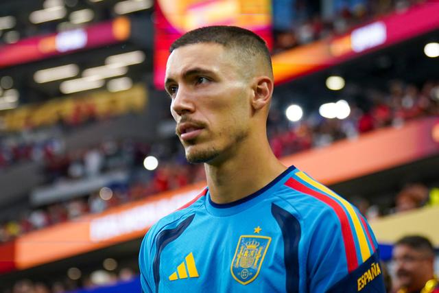 Alex Grimaldo, Espanha, é suplente de Cucurella - Foto: IMAGO