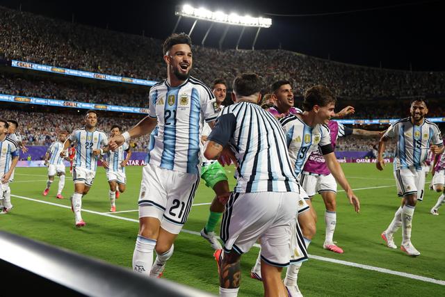 Argentina sofre, mas carimba 'meias' do Mundial 2026