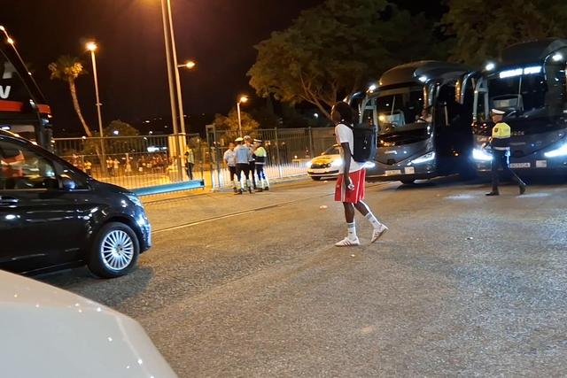 Jaden Umeh em dificuldades no fim do jogo no Algarve