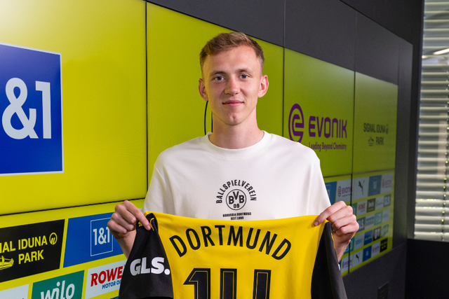 Borussia Dortmund contrata internacional alemão para o ataque