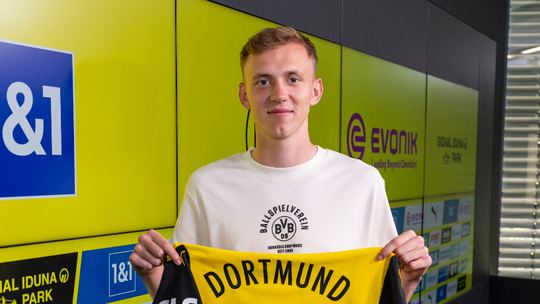 Borussia Dortmund contrata internacional alemão para o ataque