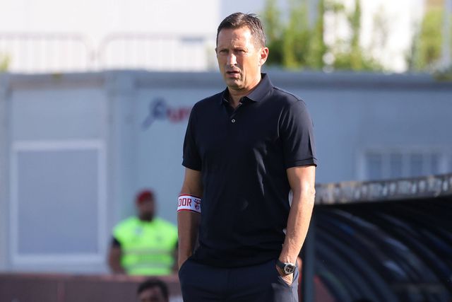 «Hierarquia de centrais do Benfica está confusa»