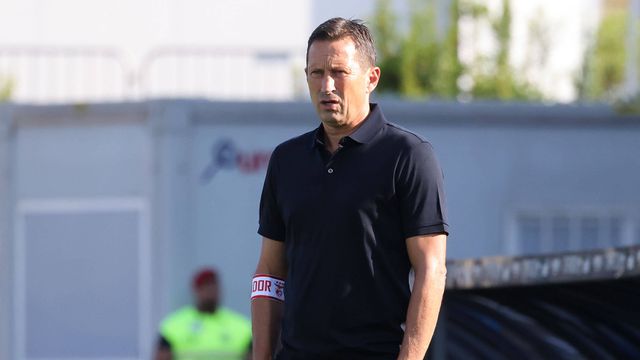 «Hierarquia de centrais do Benfica está confusa»