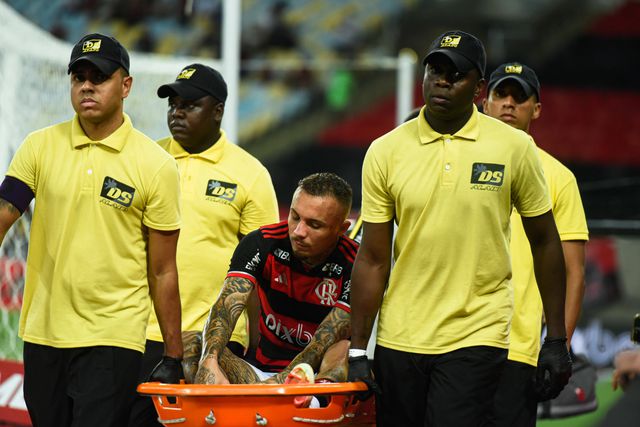 Vídeo: Ex-Benfica lesiona-se com gravidade e termina a temporada