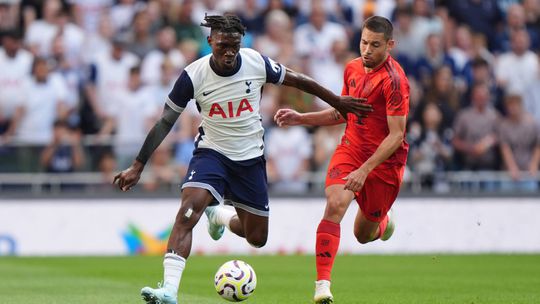 Atleta do Tottenham filma-se a consumir 'droga do riso'