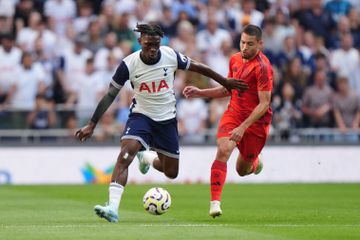 Atleta do Tottenham filma-se a consumir 'droga do riso'