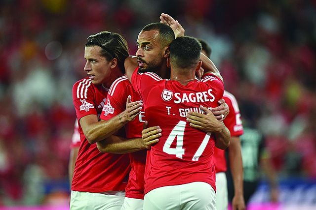 Benfica negoceia Arthur Cabral com clubes dos Estados Unidos e Arábia Saudita