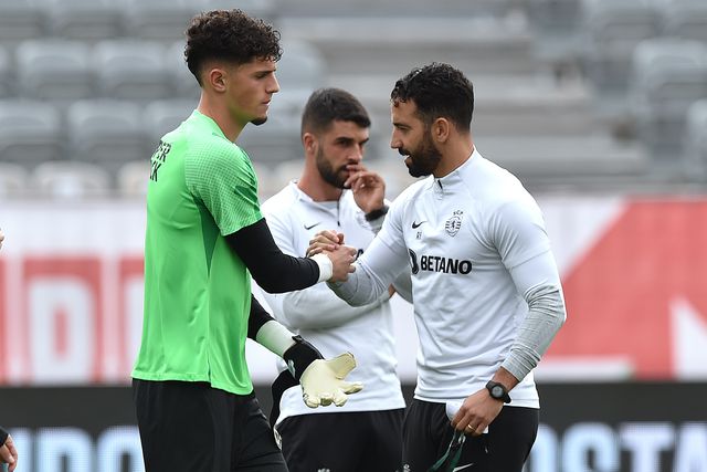 Sporting fica sem o terceiro guarda-redes