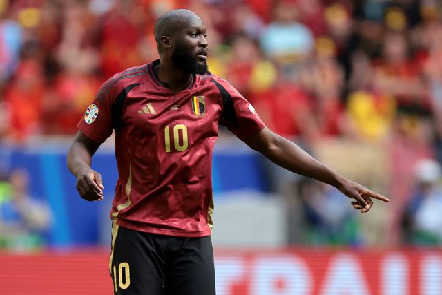 Nápoles formaliza proposta por Lukaku