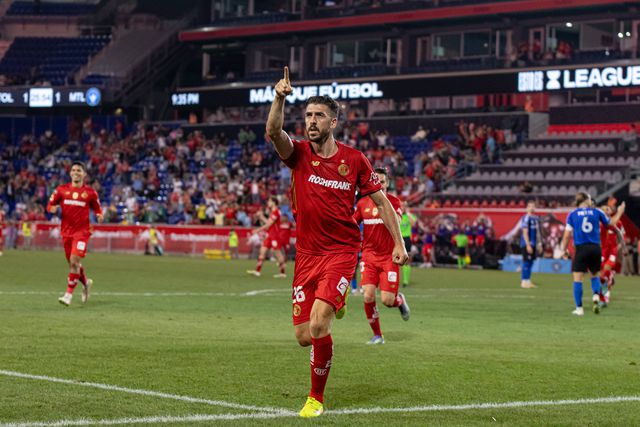 Paulinho em grande forma no Toluca