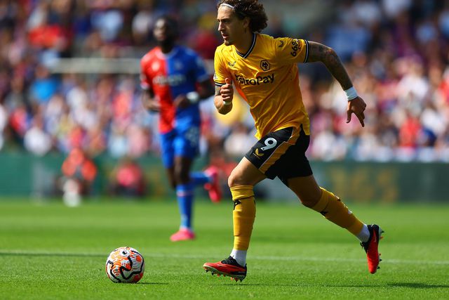 Fábio Silva com a camisola do Wolverhampton
