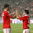 Cardozo e Saviola — o melhor e mais recente exemplo de um casamento feliz no ataque do Benfica. FOTO RUI RAIMUNDO/A BOLA