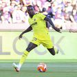 Nicolas Pépé e Gavi num jogo que opôs Villareal e Barcelona, em maio último