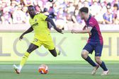 Nicolas Pépé e Gavi num jogo que opôs Villareal e Barcelona, em maio último