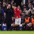 Ten Hag a dar instruções a Lindelof