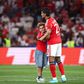 Há novo ídolo no Benfica: criança invade relvado para abraçar reforço