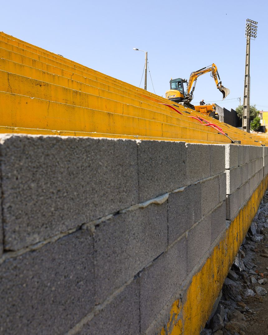 Obras em curso no recinto do Lourosa