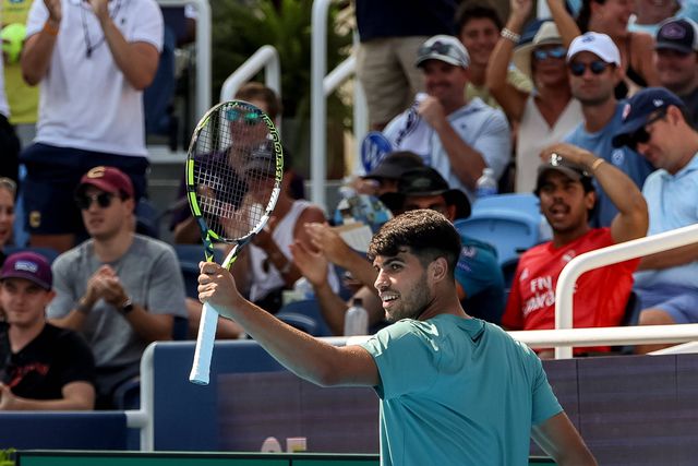 Alcaraz justifica presença em torneios apesar das queixas: «Aqui simplesmente divertimo-nos»