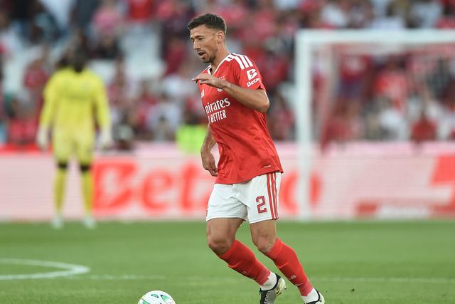 Lenglet. Titular nos quatro jogos oficiais do Benfica esta época - Foto: Miguel Nunes