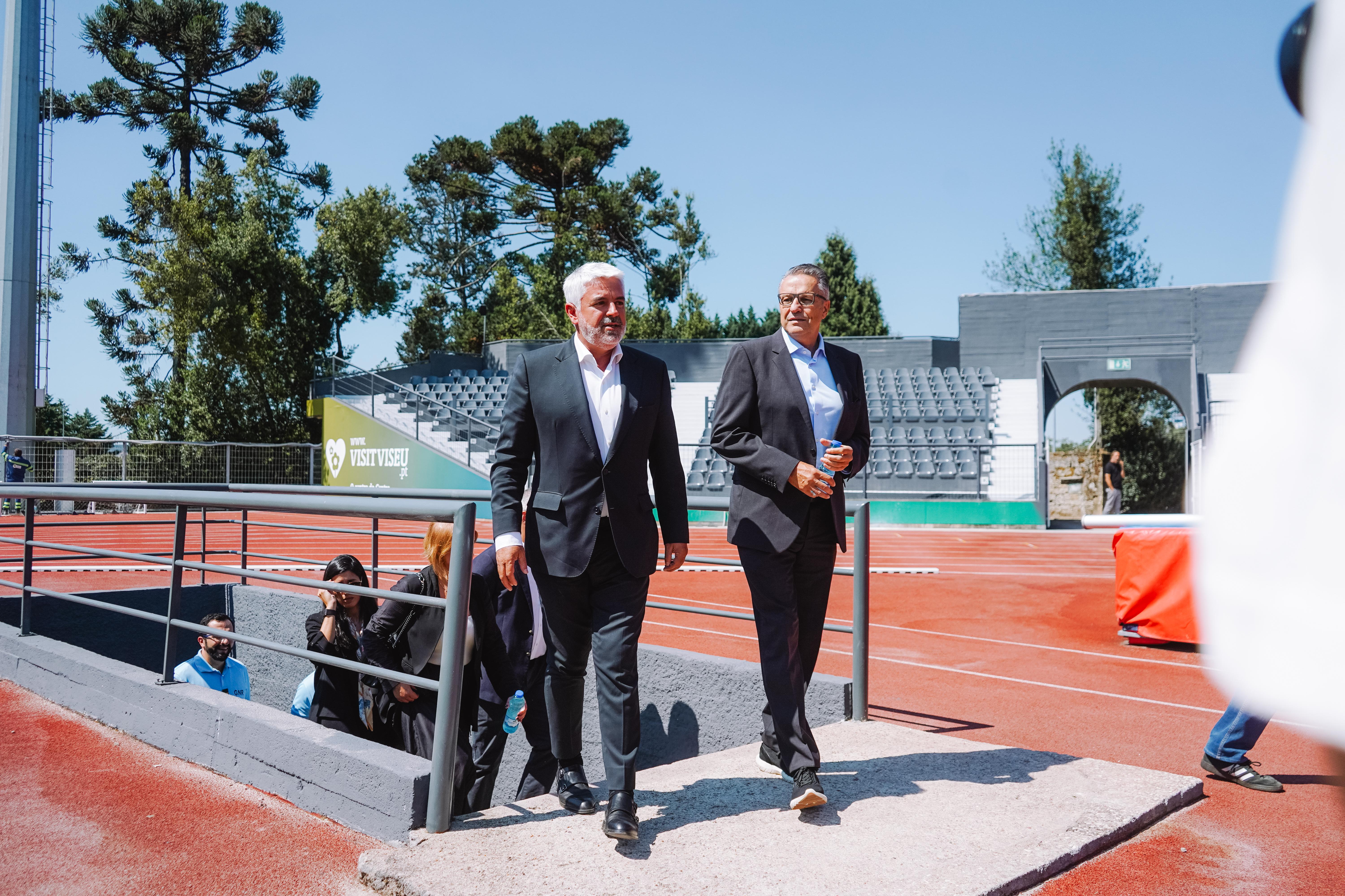 João Azevedo, presidente da Câmara Municipal de Viseu, e Mariano López, presidente da SAD do Académico de Viseu