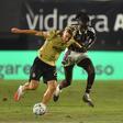 O Estrela da Amadora-Sporting contou com um relvado em péssimo estado - Foto: MIGUEL NUNES