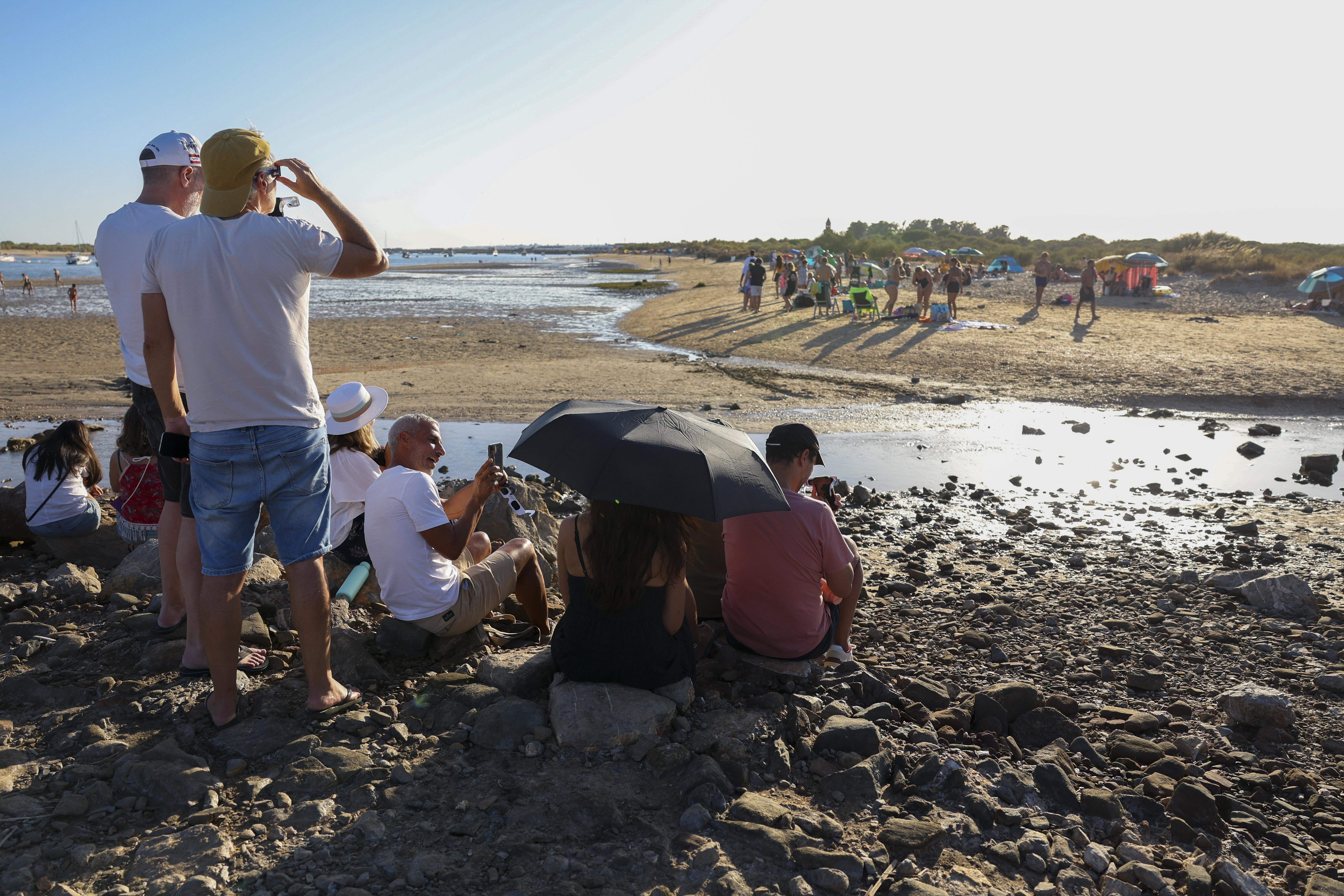 Tarde de praia interrompida em Tavira Foto:LUSA/LUIS FORRA