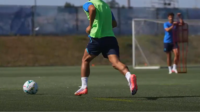 FC Porto mostra Rodrigo Mora no treino enquanto negoceia o criativo com a Roma