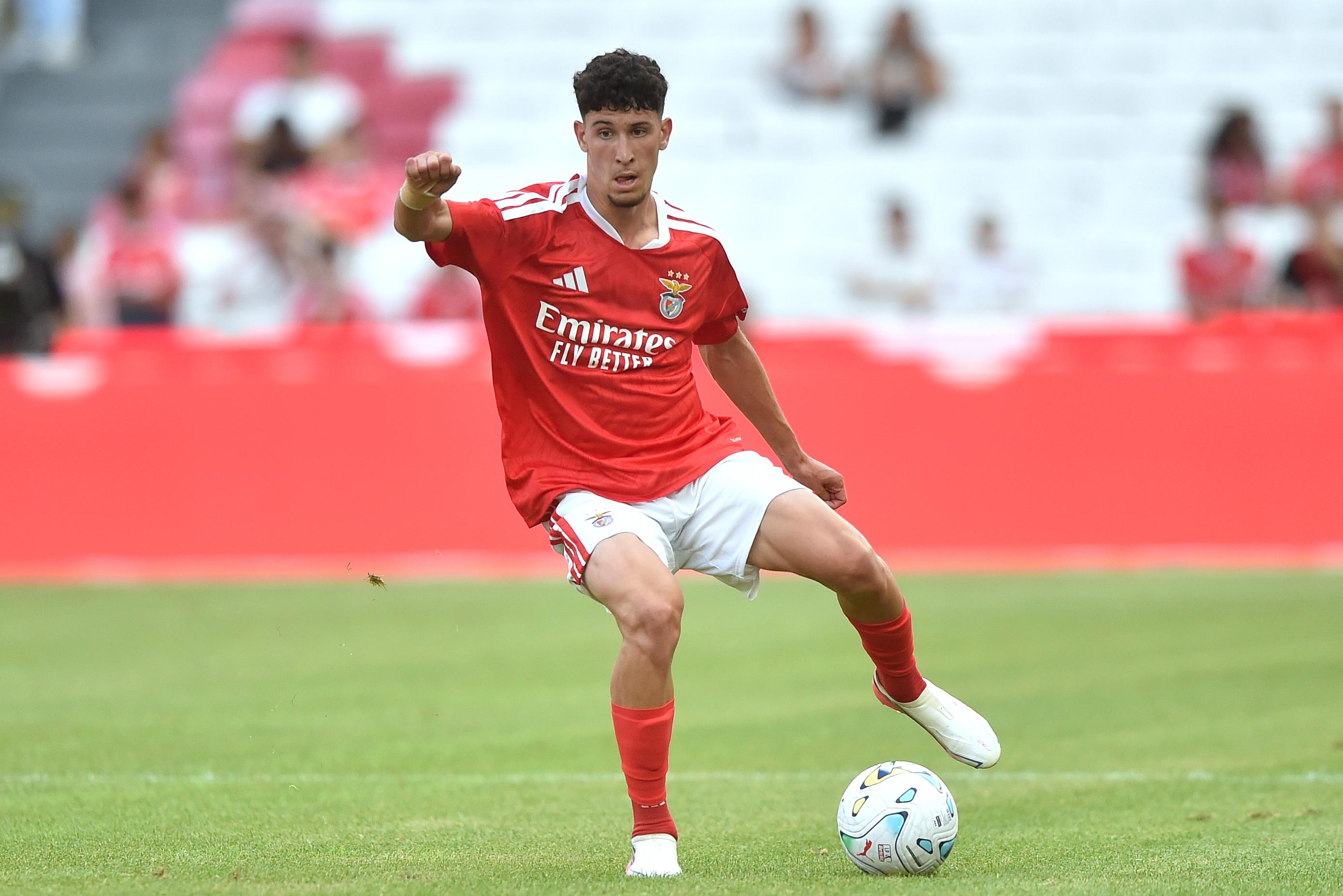 José Neto, lateral-esquerdo do Benfica (foto: Miguel Nunes)