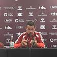 Marco Silva projetou, já em solo escocês, o encontro desta quinta-feira frente ao Hearts — Foto: A BOLA