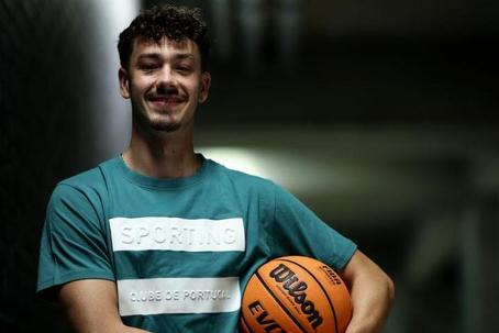 Gustavo Teixeira, 26 anos, chega a Alvalade para reforçar o grupo que Bernardo Pires está a formar
