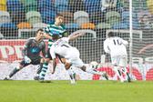 Foi com este remate à meia-volta que Targino fez o 2-1 aos 77' para, um minuto depois, gelar Alvalade, fazendo o 2-2 do Vitória - Foto: A BOLA