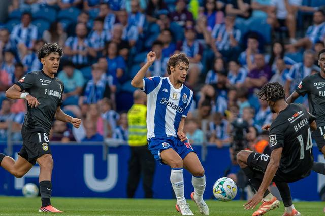 Rodrigo Mora com a camisola do FC Porto