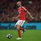 Aursnes. O novo capitão do Benfica. Ausente dos primeiros compromissos devido a sobrecarga muscular na coxa esquerda, primeiro, e gastroenterite depois. Adeptos querem-no em campo - Foto: Miguel Nunes