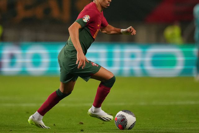 A resposta de João Félix ao adepto que prometeu correr todo nu se marcasse por Portugal