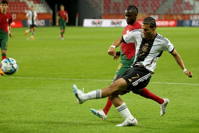 Quenda faz golo à Maradona nos sub-17 (vídeo)